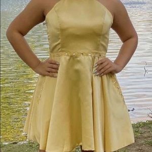 Vnaix Short yellow homecoming dress with beating and pockets